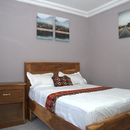 Faith And Grace Guest House Lamin Beretto Extérieur photo