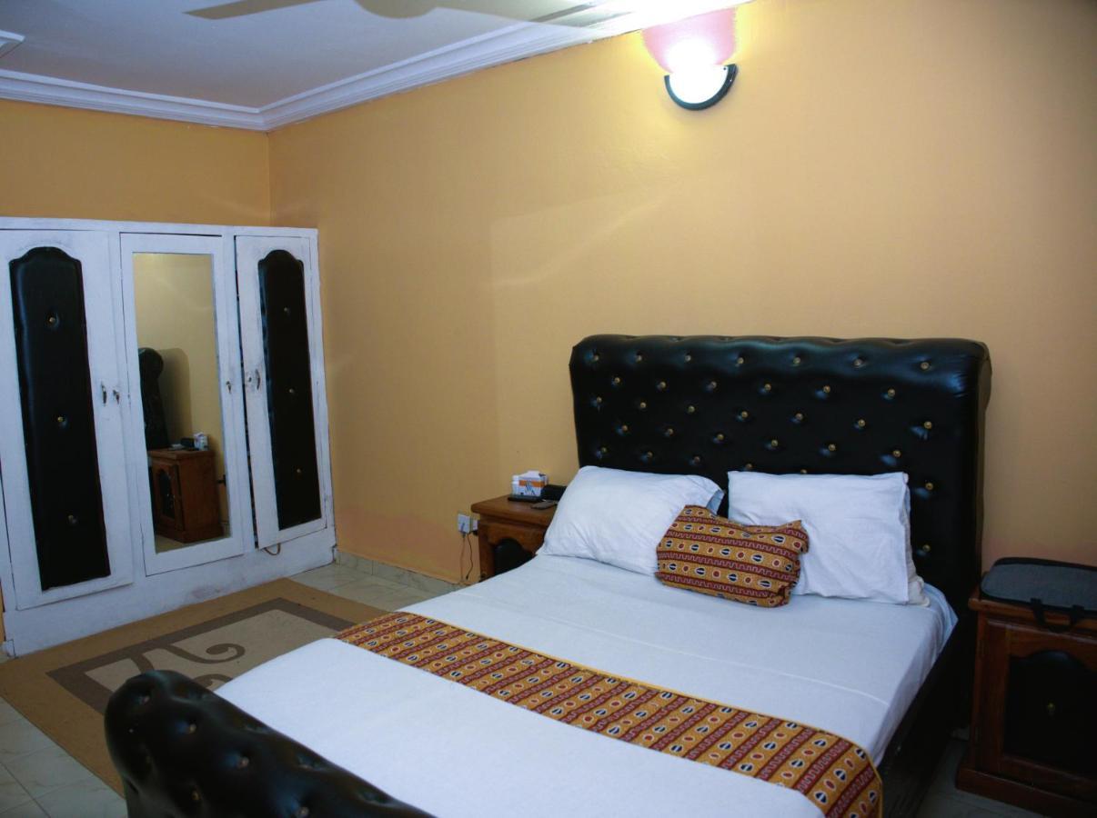 Faith And Grace Guest House Lamin Beretto Extérieur photo