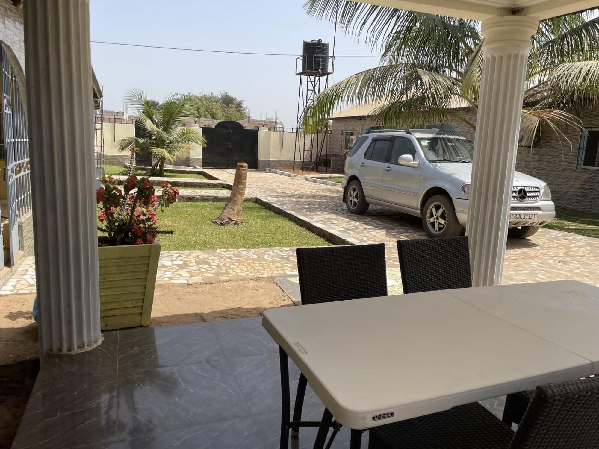 Faith And Grace Guest House Lamin Beretto Extérieur photo