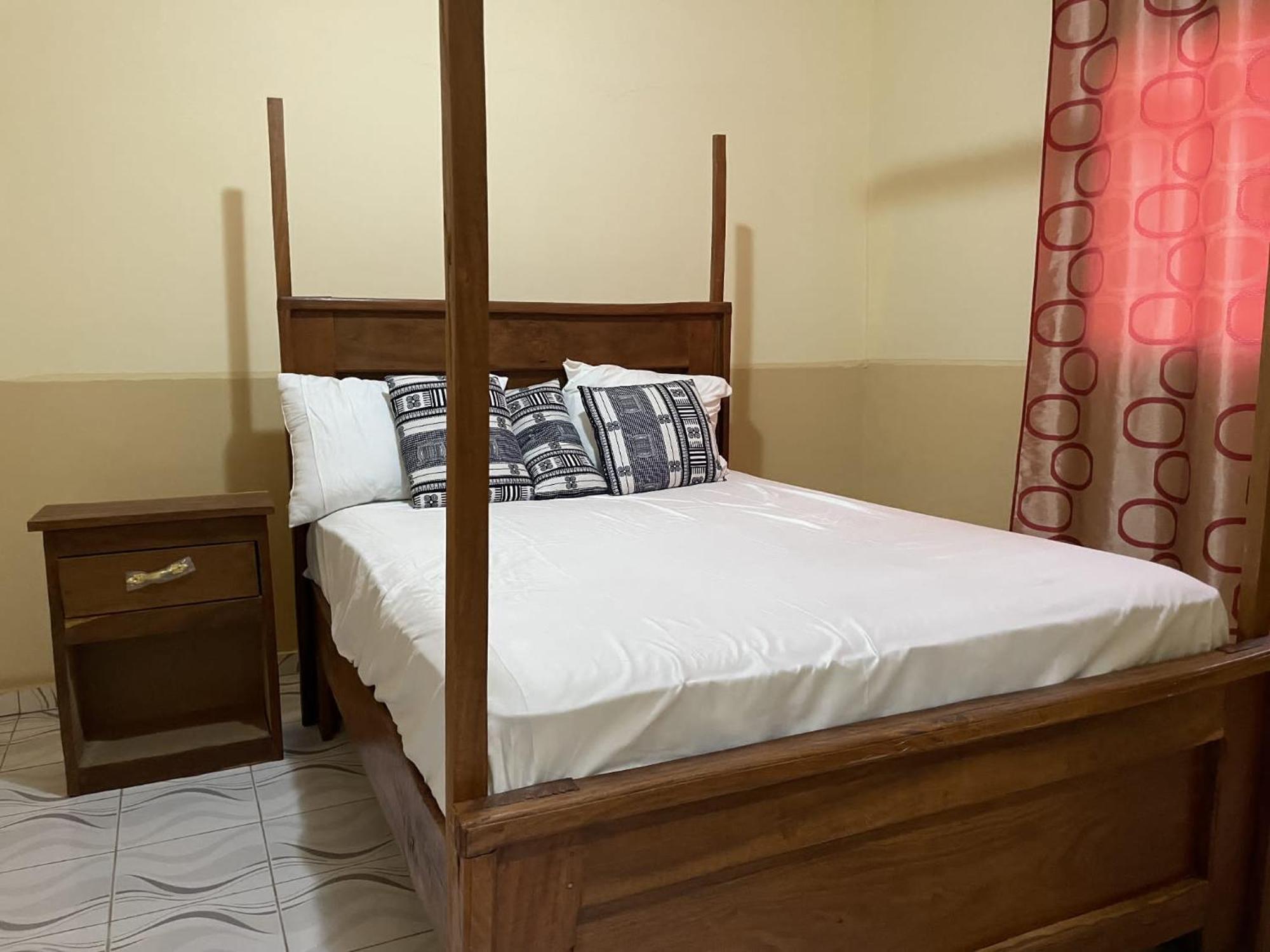 Faith And Grace Guest House Lamin Beretto Extérieur photo